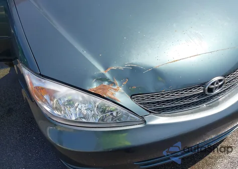 2004 Toyota Camry Le V6/Xle V6 z USA, uszkodzony, nr VIN 4T1BF32K74U073206